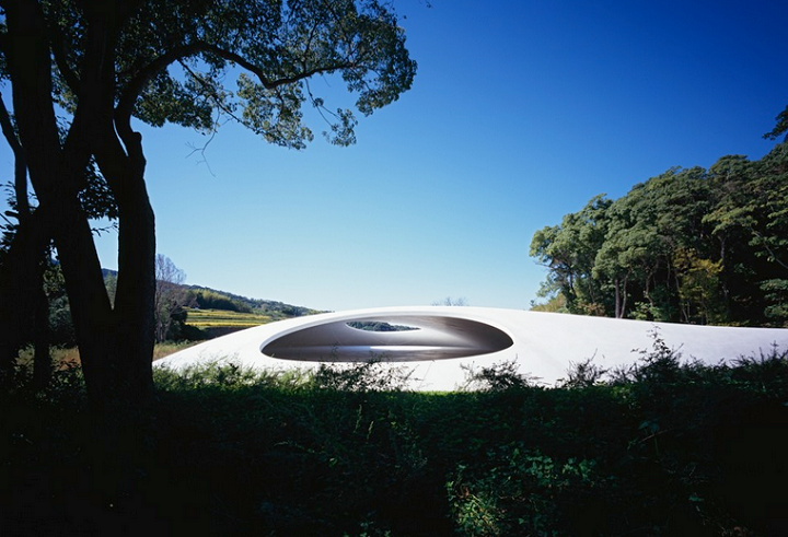 キアヌリーブス 香川 豊島美術館