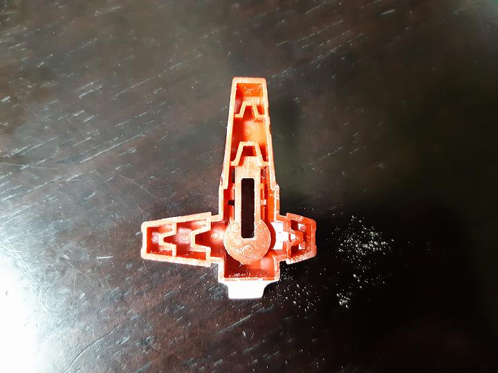 ガンプラ 肉抜き穴 埋め方